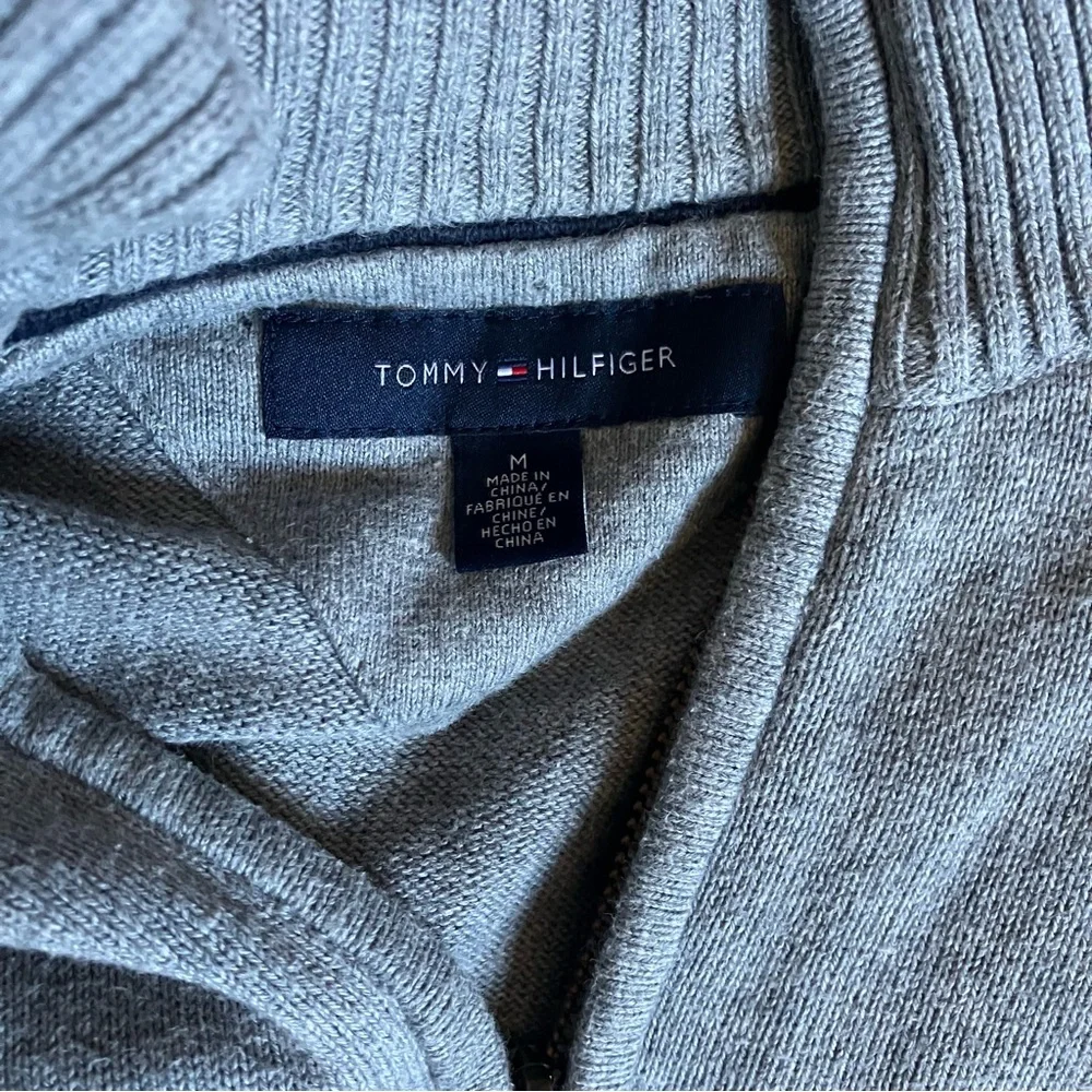 Tommy Hilfiger Mens Gray Quarter Zip Knit Long Sleeve Sweater size Medium